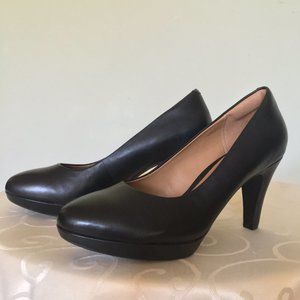 Clarks  Brier Dolly - Black leather pumps  NWOT 9M